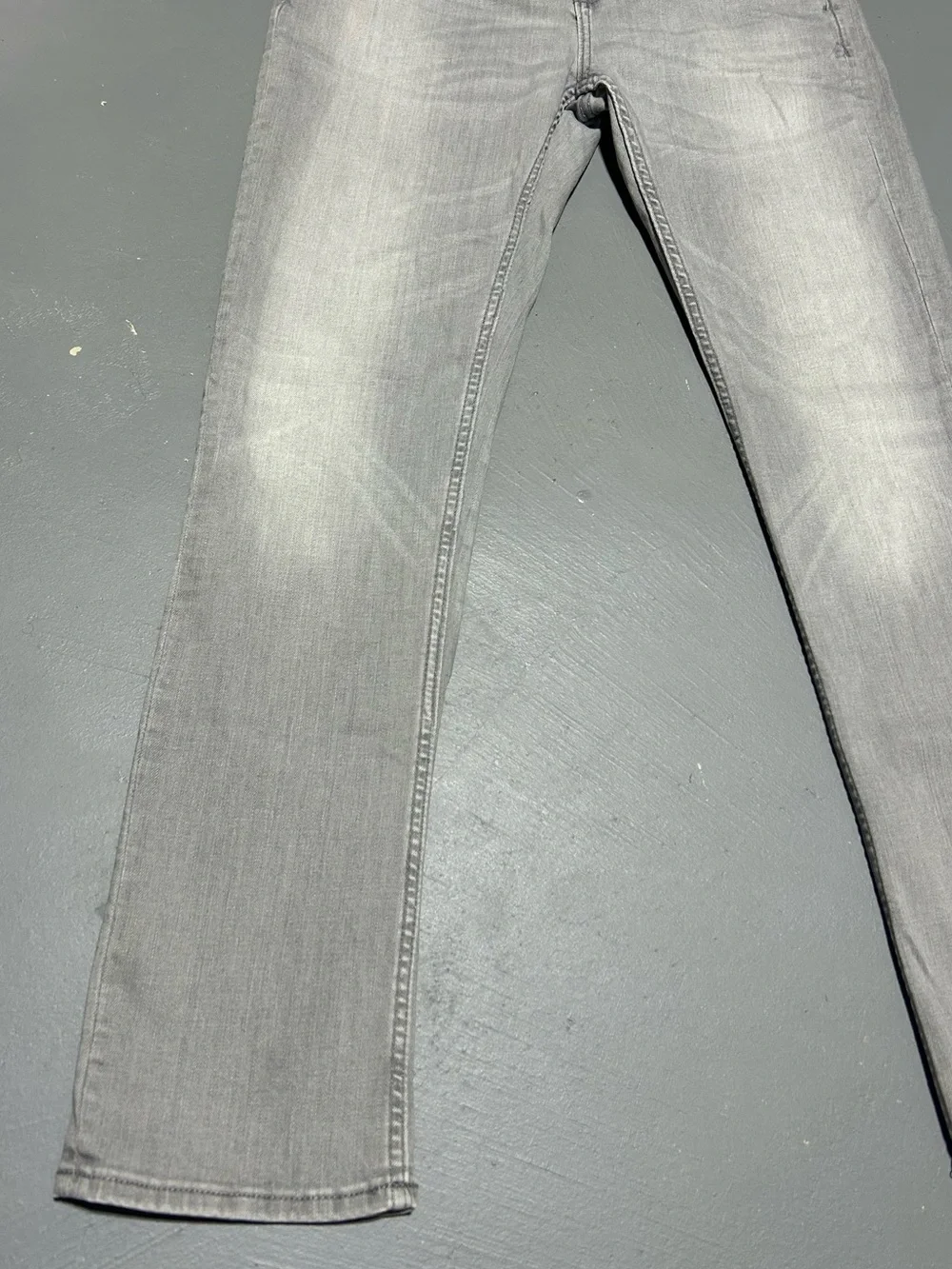 Banana Republic Slim Techmotion Gray Wash Denim Jeans (Men’s Size 30 x 30)